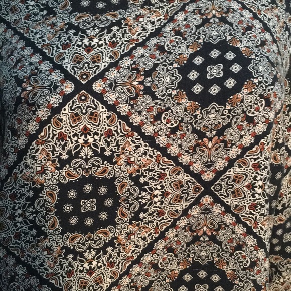 Forever 21 Top. Size Medium - Picture 3 of 5